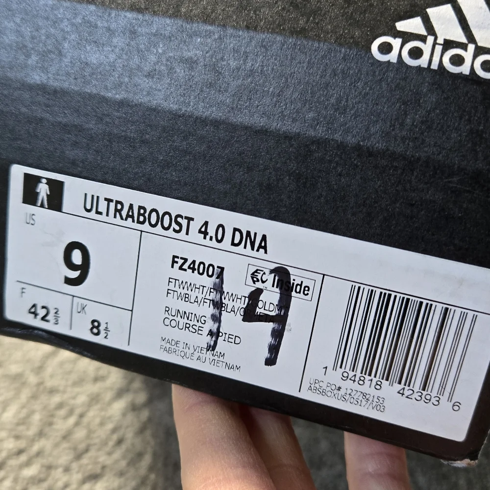 Adidas ULTRABOOST 4.0 DNA SHOES NEW size 9 - Picture 12 of 13